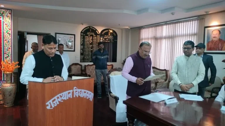 0rpcttd_pramod-jain-bhaya-with-speaker-vasudev-devnani_625x300_25_November_25